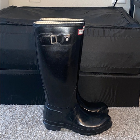 Size 7 Black Tall Gloss Hunter Rain Boots - Picture 4 of 6